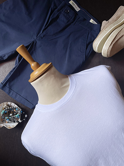 All-in-one Marina: Bermuda & T-Shirt con Sneakers in regalo