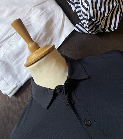 All-in-one: Polo Performance Blu Notte e Pantalone Bianco